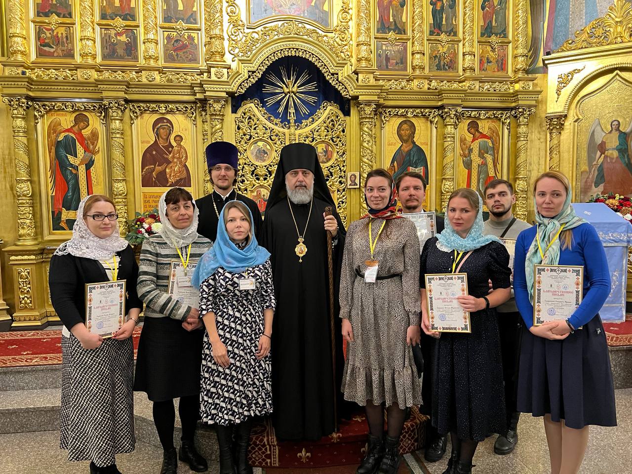 Преосвященнейший епископ Герман наградил активных участников приходских волонтерских объединений