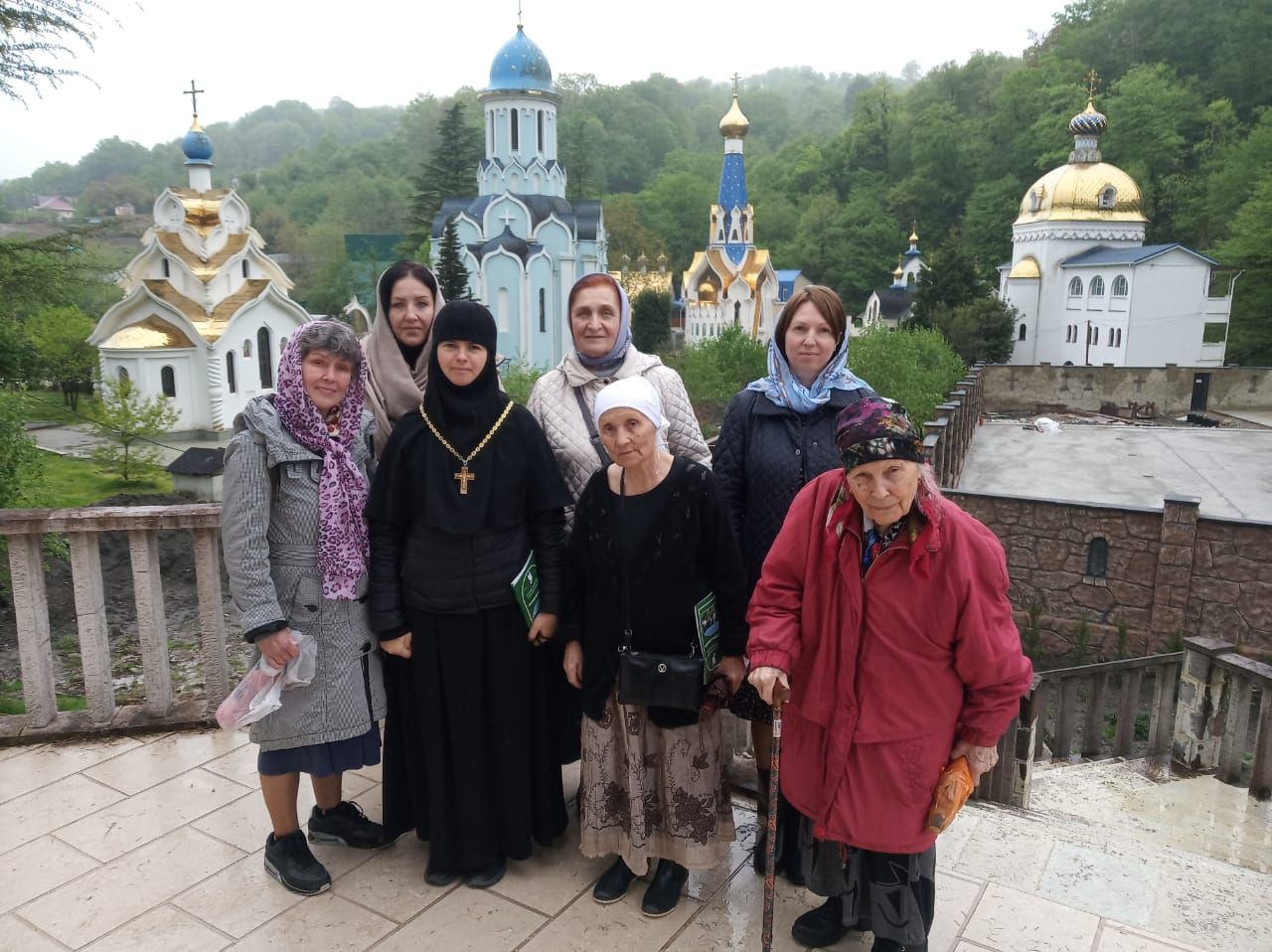 Волонтеры собора организовали поездку в монастырь для пожилых прихожан